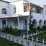 Yaliyani Μοτέλ *