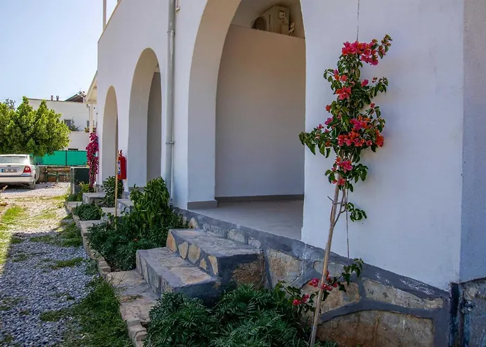 Yaliyani Motel *