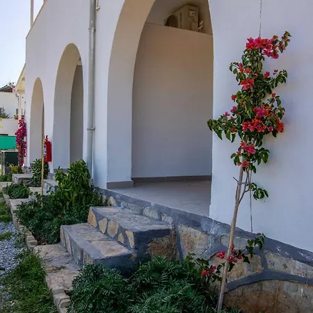 Yaliyani Motel *