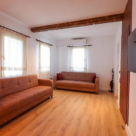 Yaliyani Motel *