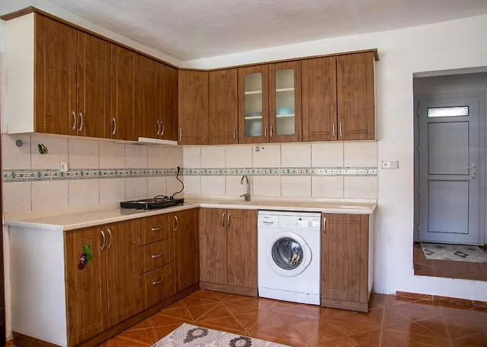 Yaliyani * Yaliciftlik