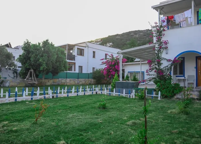 Yaliyani * Yalıçiftlik