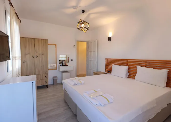 Yaliyani * Yalıçiftlik