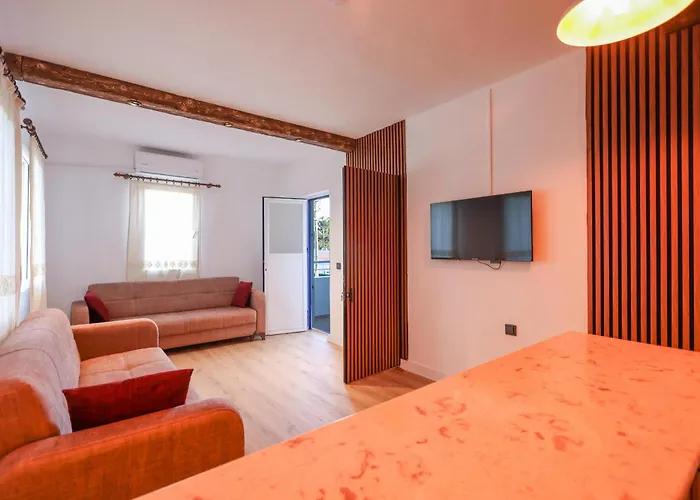 Yaliyani Yalıçiftlik